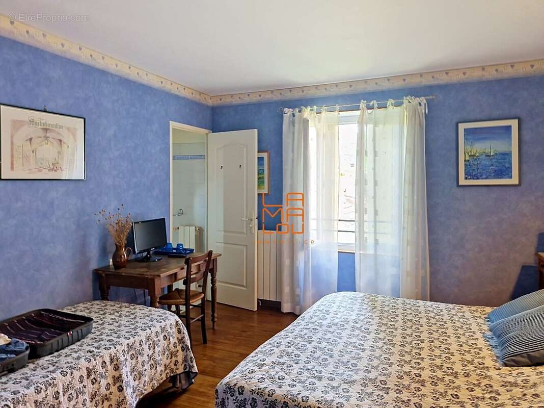 Maison de Maitre, pleine de Charme, avec jardin, cour, dépendances... - photo 19