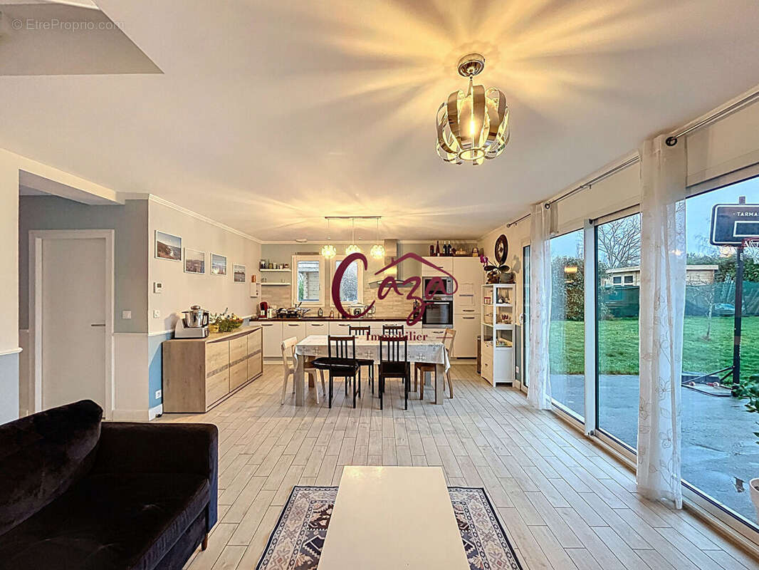 Maison à CAMBLANES-ET-MEYNAC