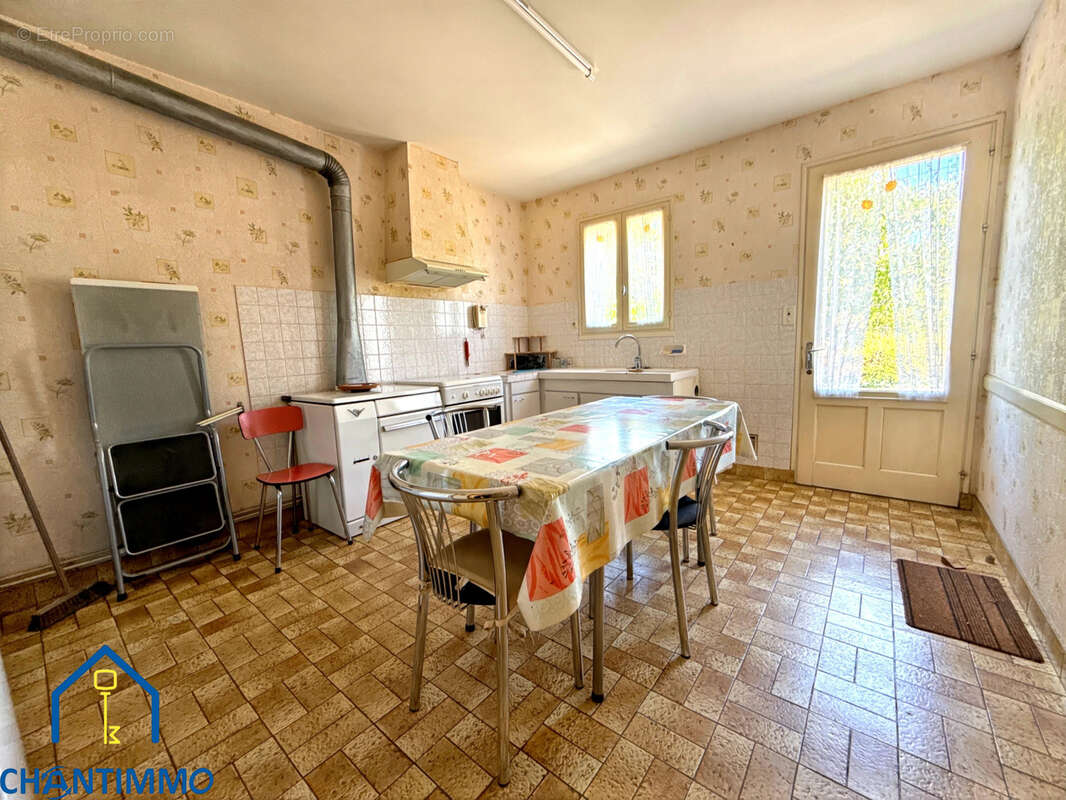 Maison ancienne avec terrain et dépendances - photo 5