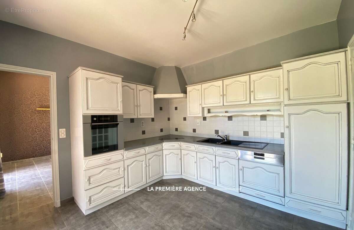 Maison 122 m² à Saint-Forgeux  - photo 4