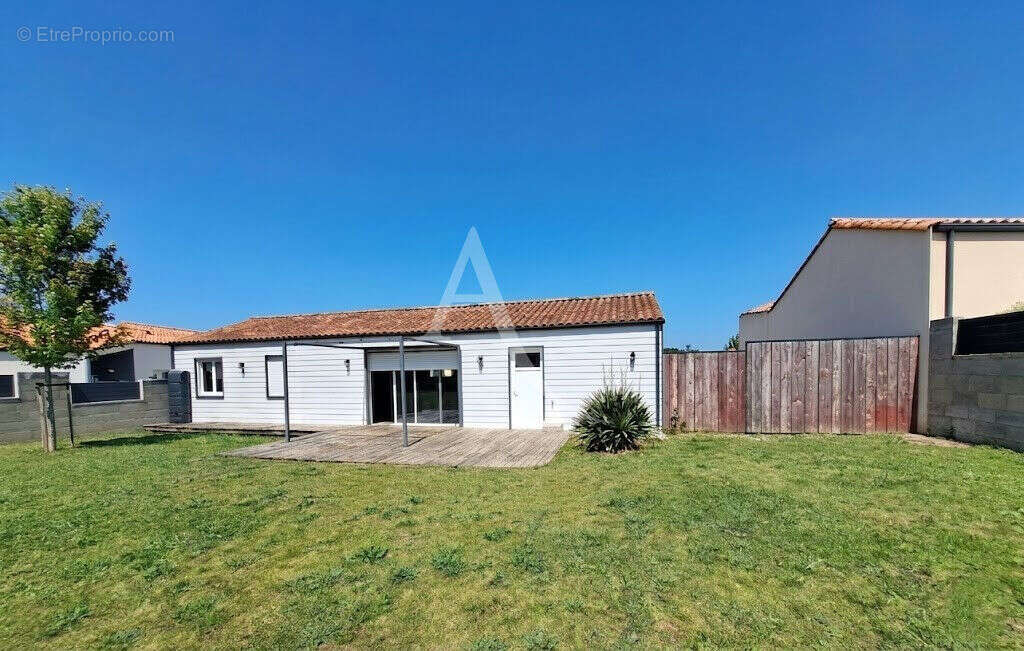 Maison à MESNARD-LA-BAROTIERE