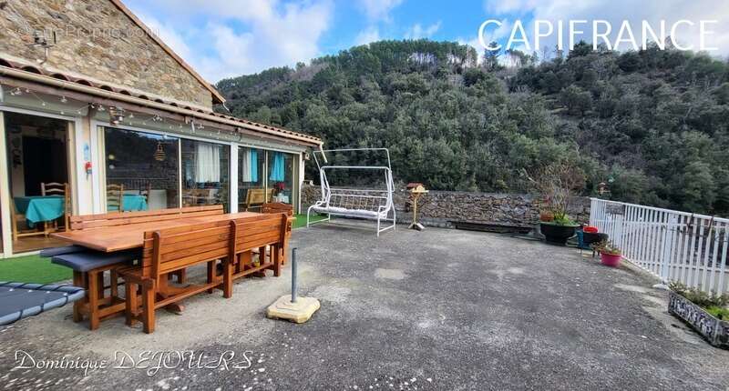 Maison à SAINT-SAUVEUR-DE-MONTAGUT