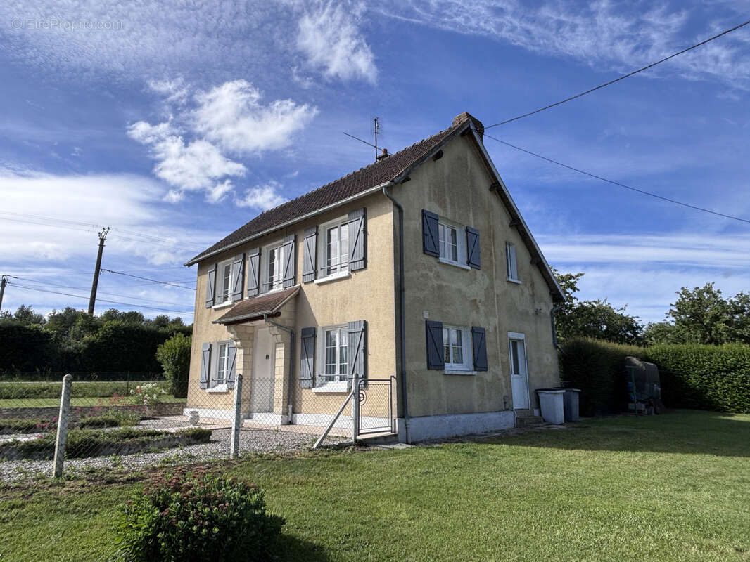 Maison à MONTREUIL-LA-CAMBE