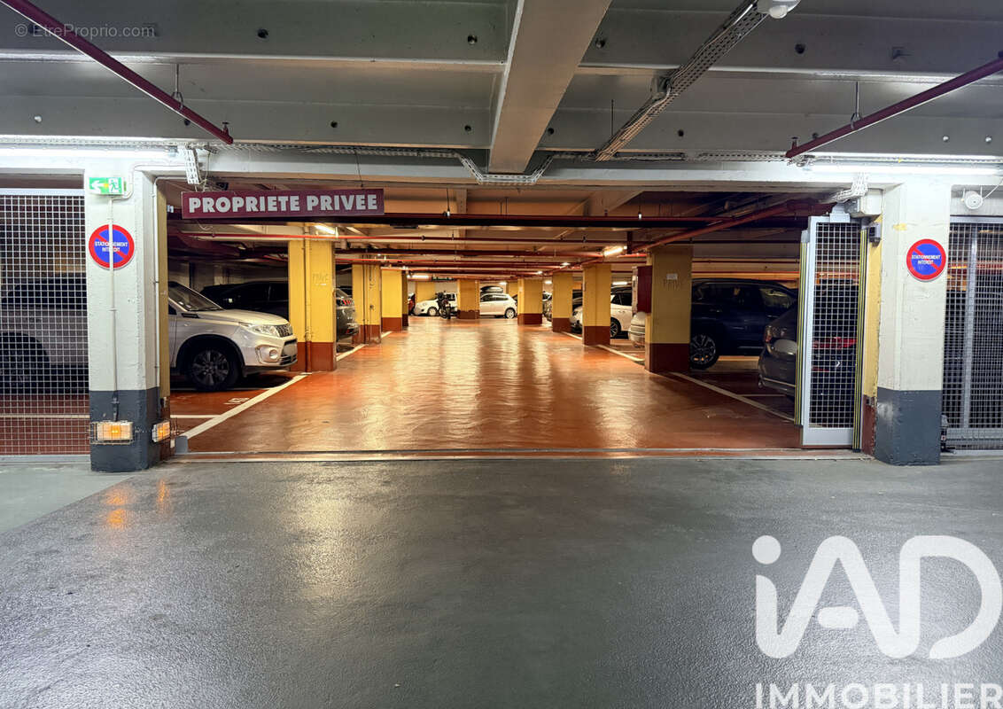 Photo 5 - Parking à PARIS-8E