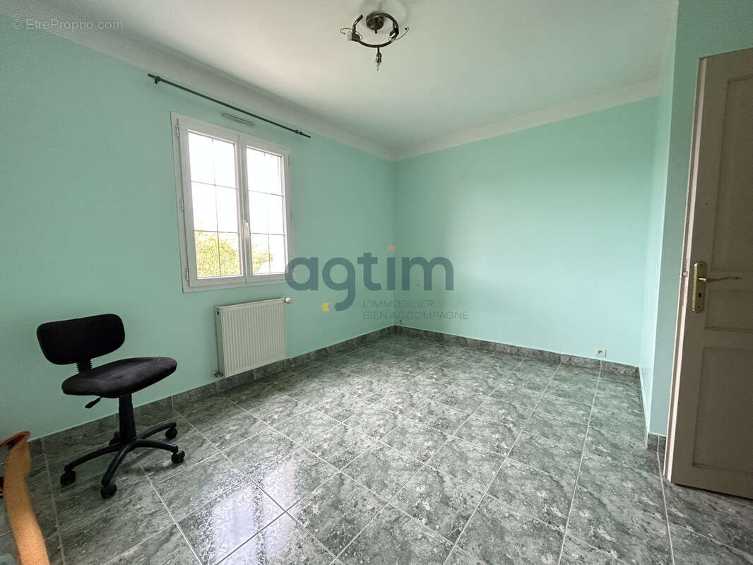 Montaigu-Vendée, quartier calme, maison 200 m2, 6 chambres, et terrain constructible! - photo 17