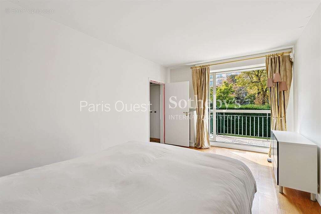 Appartement à NEUILLY-SUR-SEINE