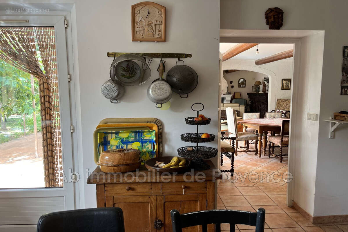 Maison 227 m² à Rognes  - photo 6