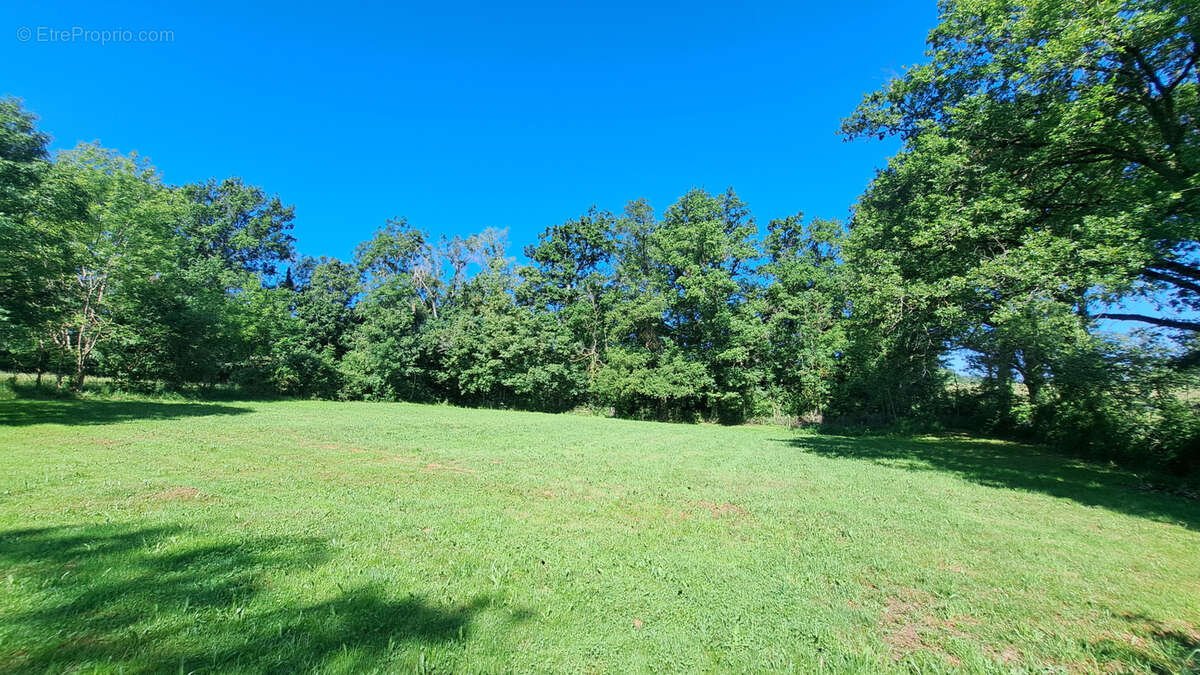 Terrain à CHARBONNIERES-LES-VIEILLES