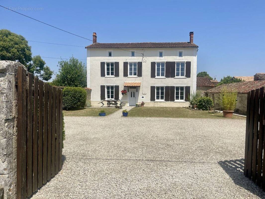 Maison à LOUBILLE