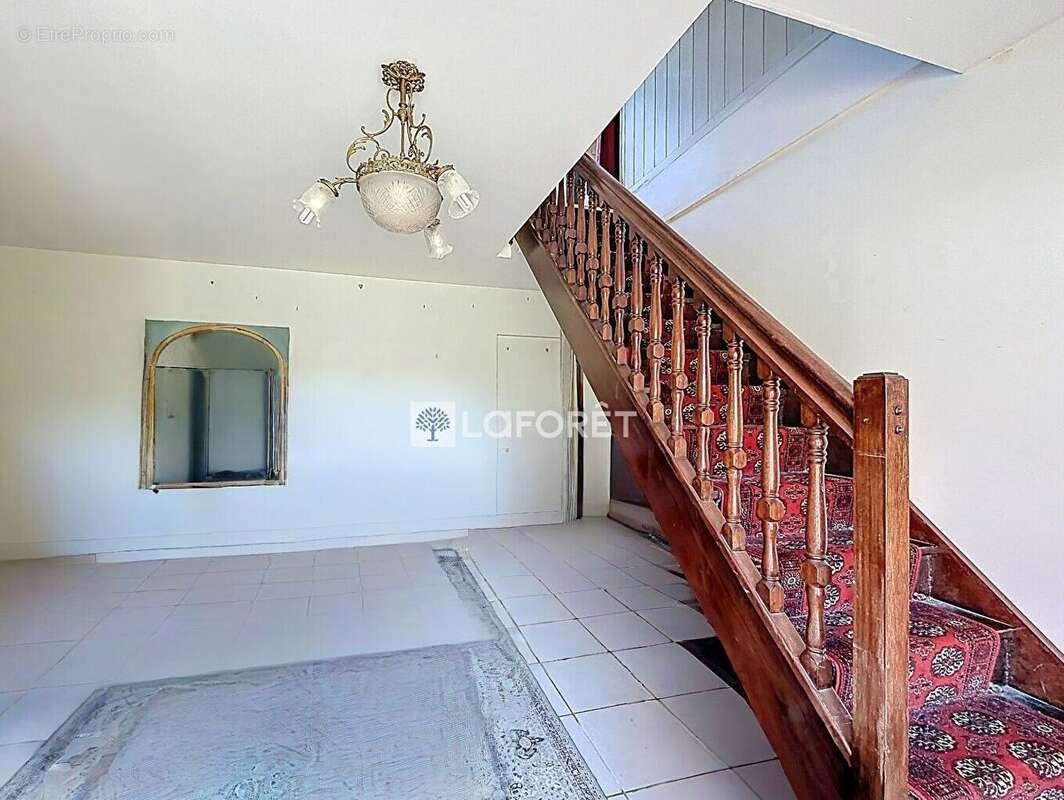 Ancien relais de poste de caractère à Valmont . 246 m² habitables . Jardin clos de 1 061 m² - photo 8