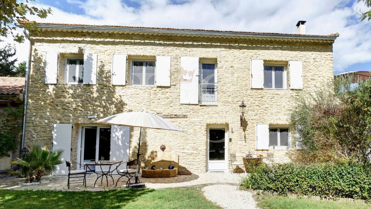 Maison à L'ISLE-SUR-LA-SORGUE