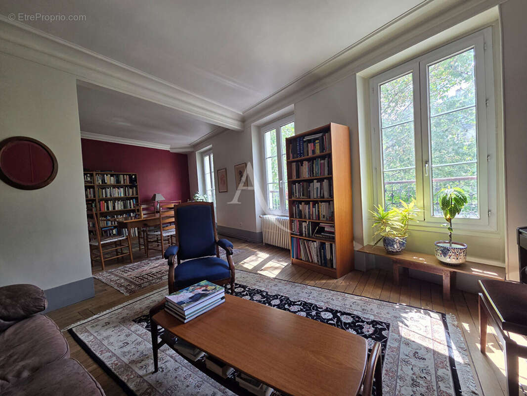 Appartement à PARIS-10E