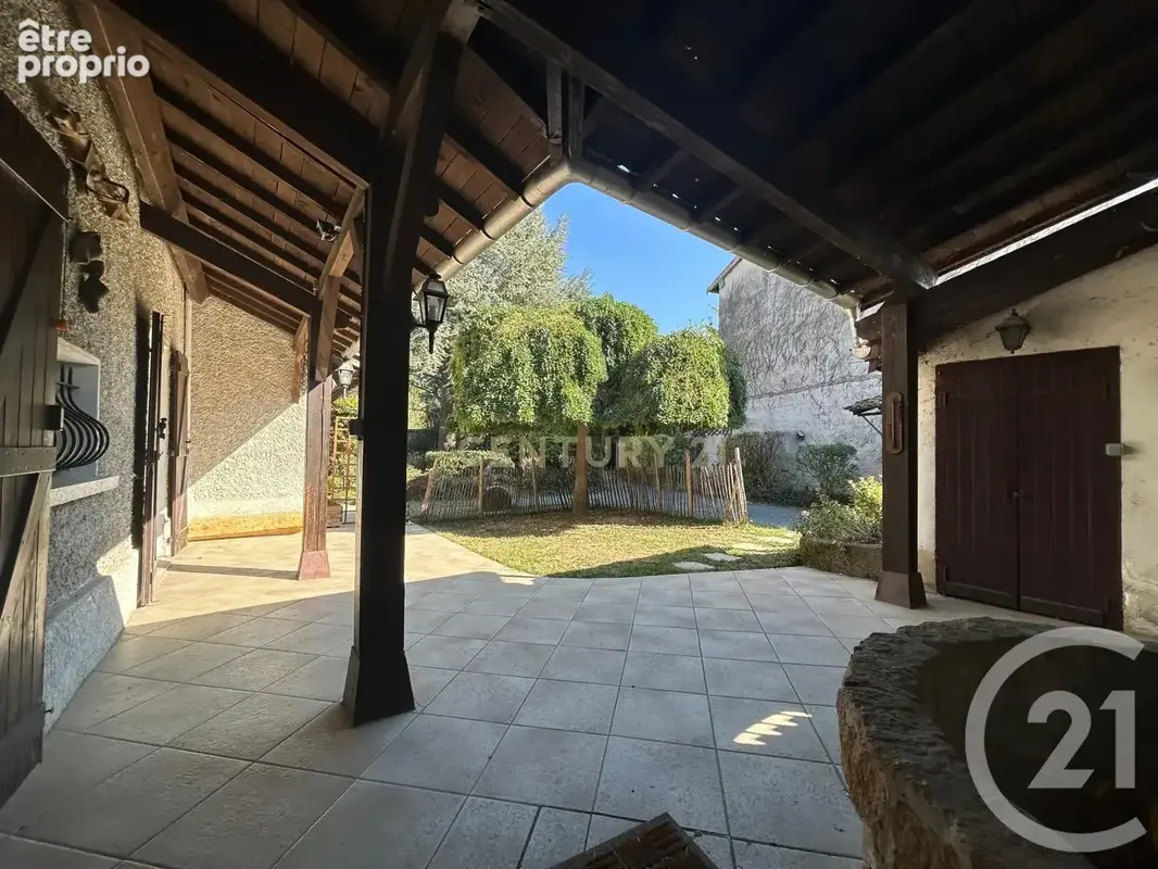 Maison 6 pièces 206 m² à vendre à Sathonay-Village (69580) - photo 2