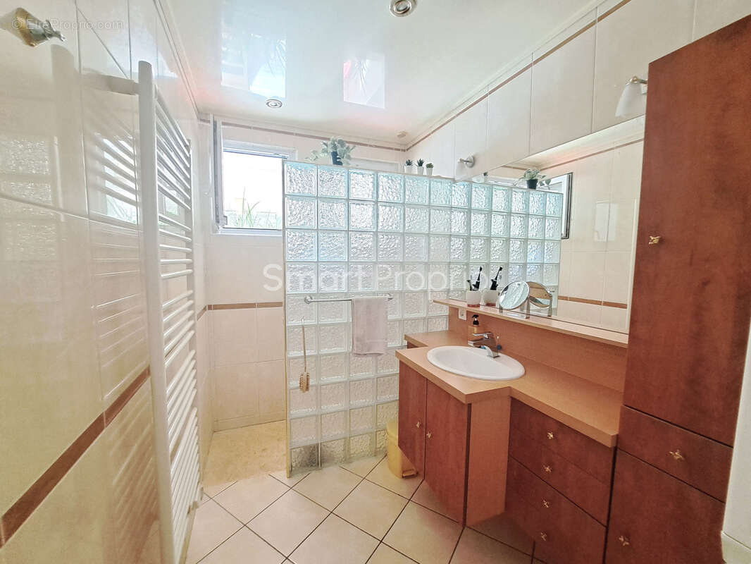 Maison 4 chambres - piscine - 1 grand carport - garage - photo 5