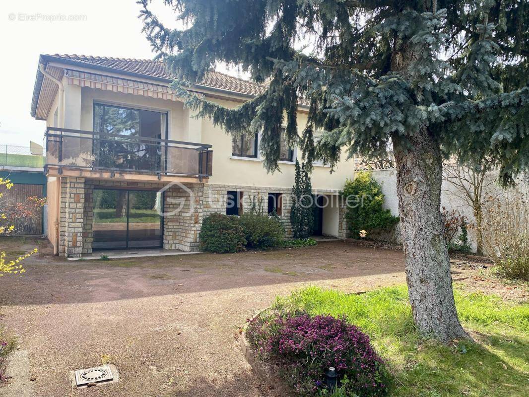 Maison à SAINTE-FOY-LES-LYON