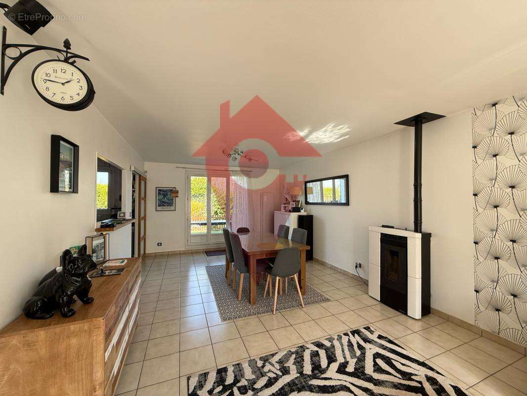 Maison à MORAINVILLIERS