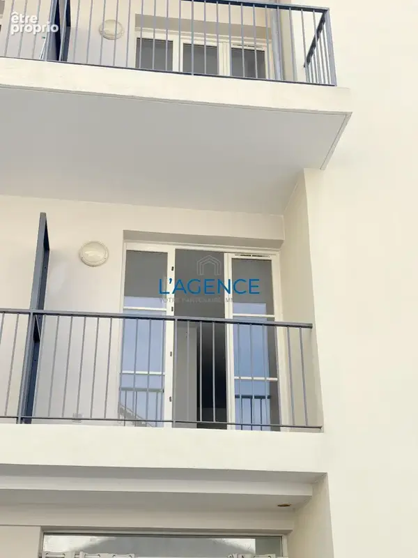 Appartement T2 de 47 m2 en étage avec ascenseur et terrasse au centre ville de Hyères - photo 8