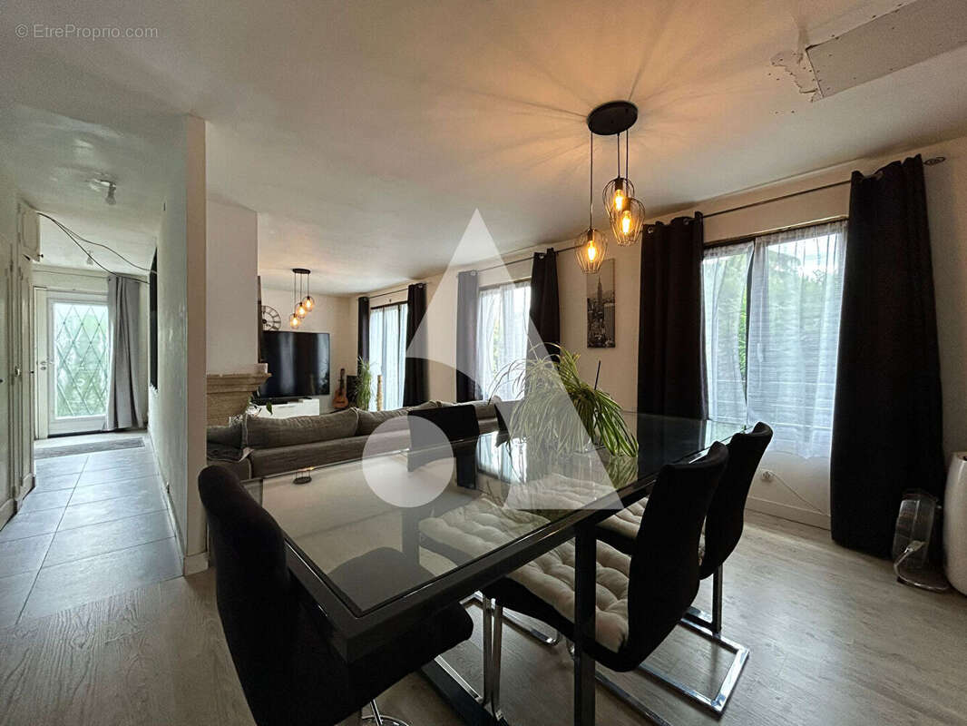 Maison à QUINCY-VOISINS