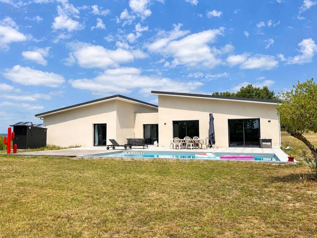 Maison d'architecte avec vue dominante, terrain et garage. - photo 14