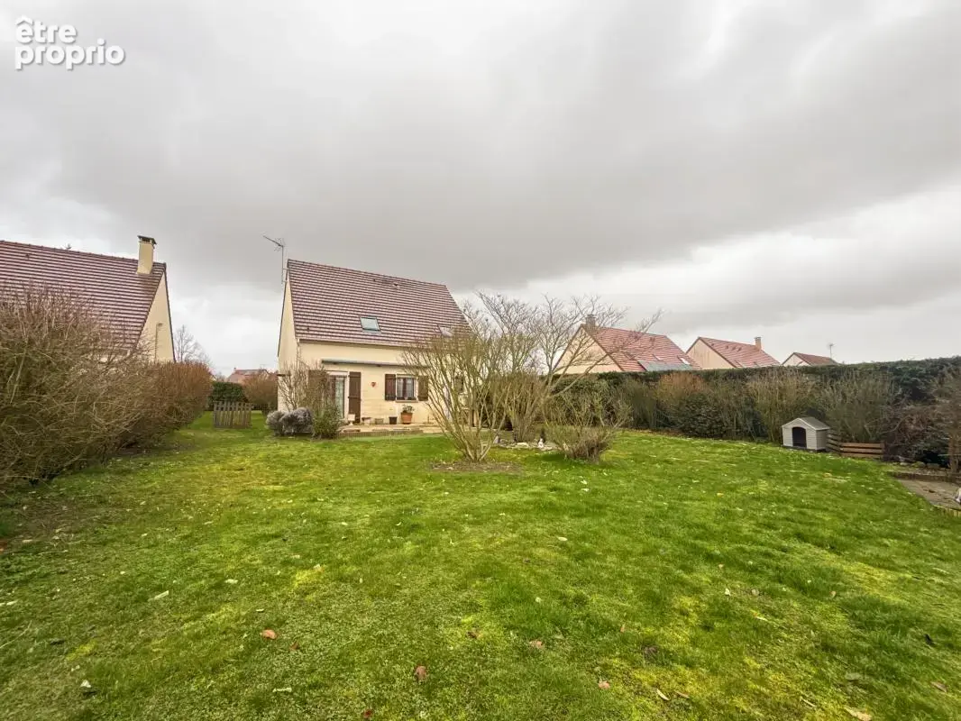 Maison à FRESNAY-L'EVEQUE