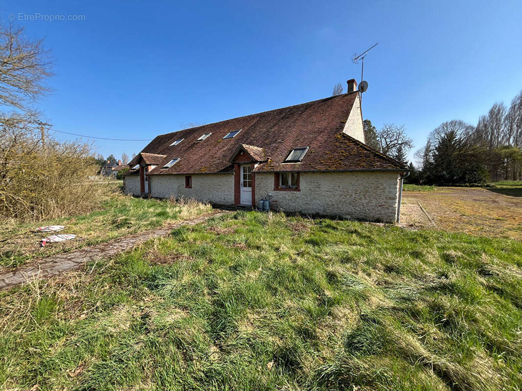 Maison à CHEVILLON-SUR-HUILLARD