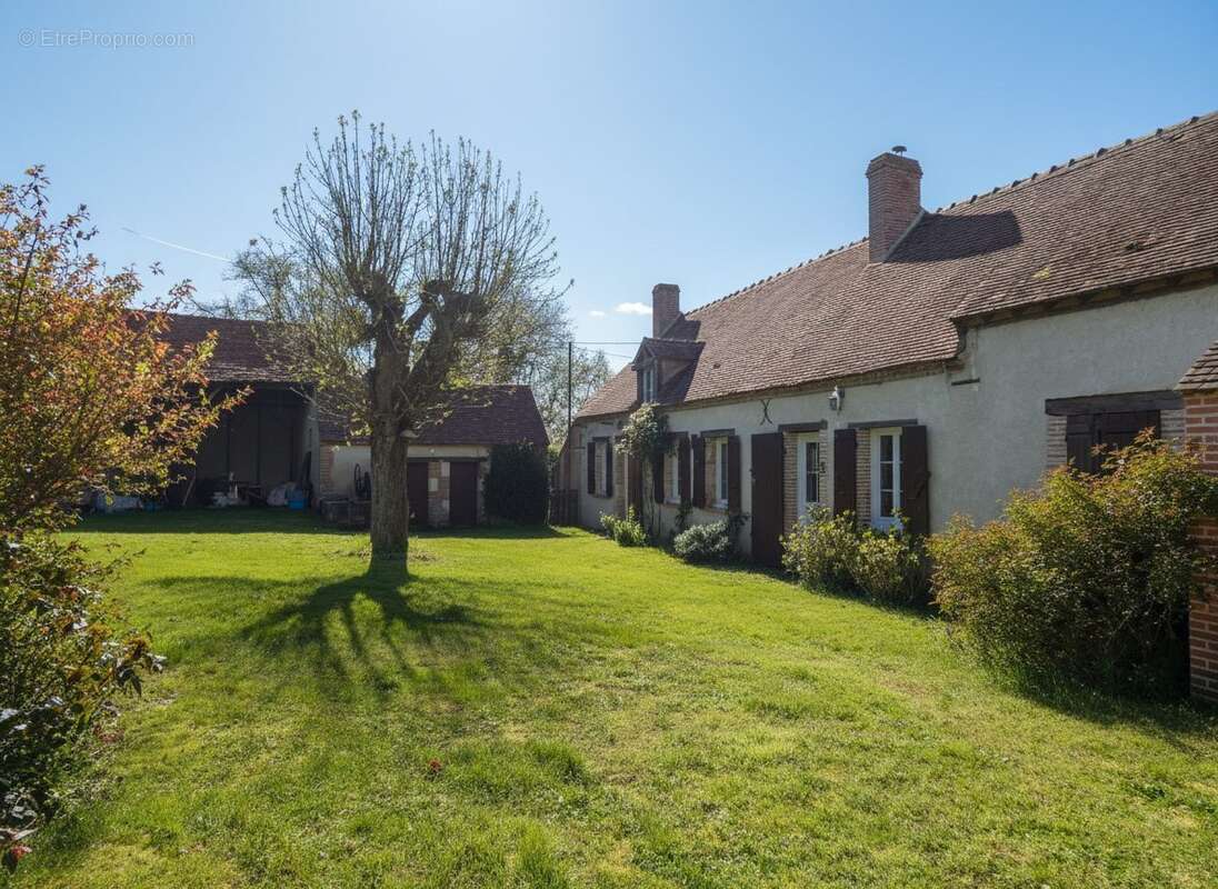 Maison à LES BORDES