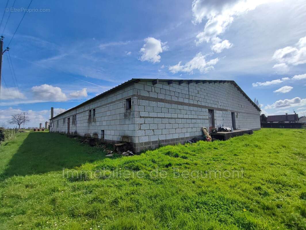 Parking à BEAUMONT-LE-ROGER