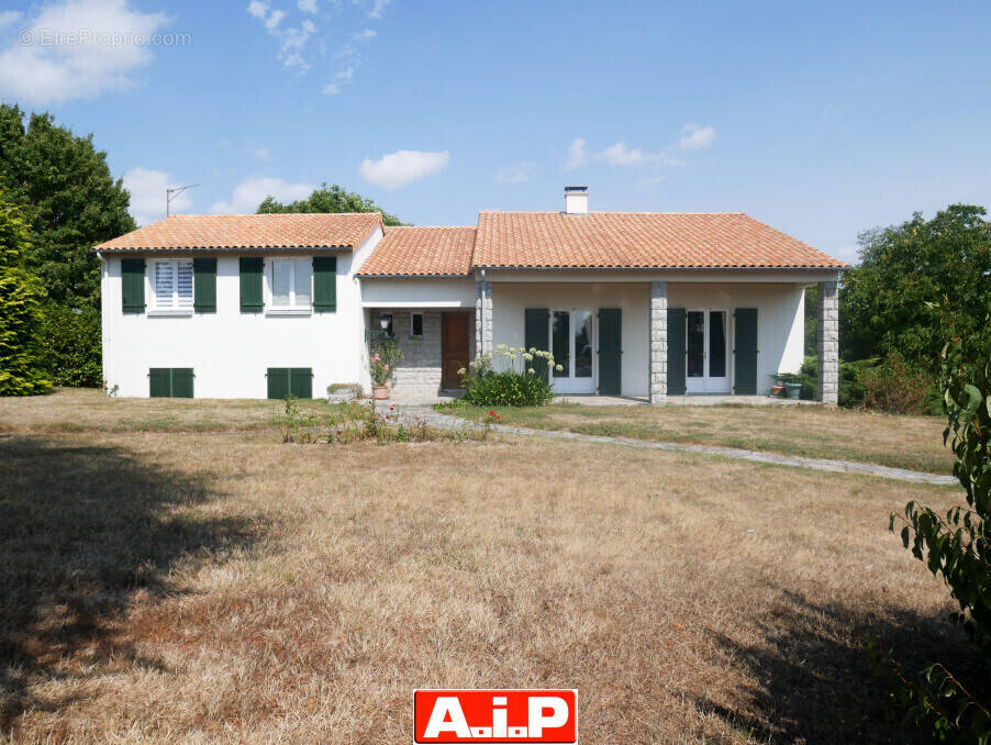 Maison à NUEIL-LES-AUBIERS