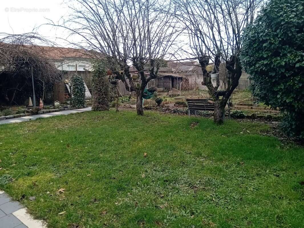 Maison à NUEIL-LES-AUBIERS