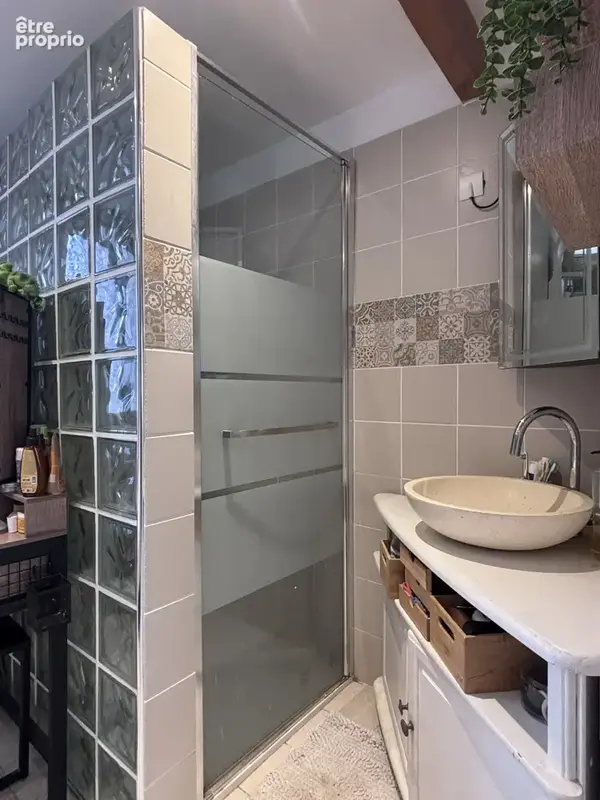 Agréable maison de ville avec 5 chambres confortables, jardin et grand garage. - photo 9