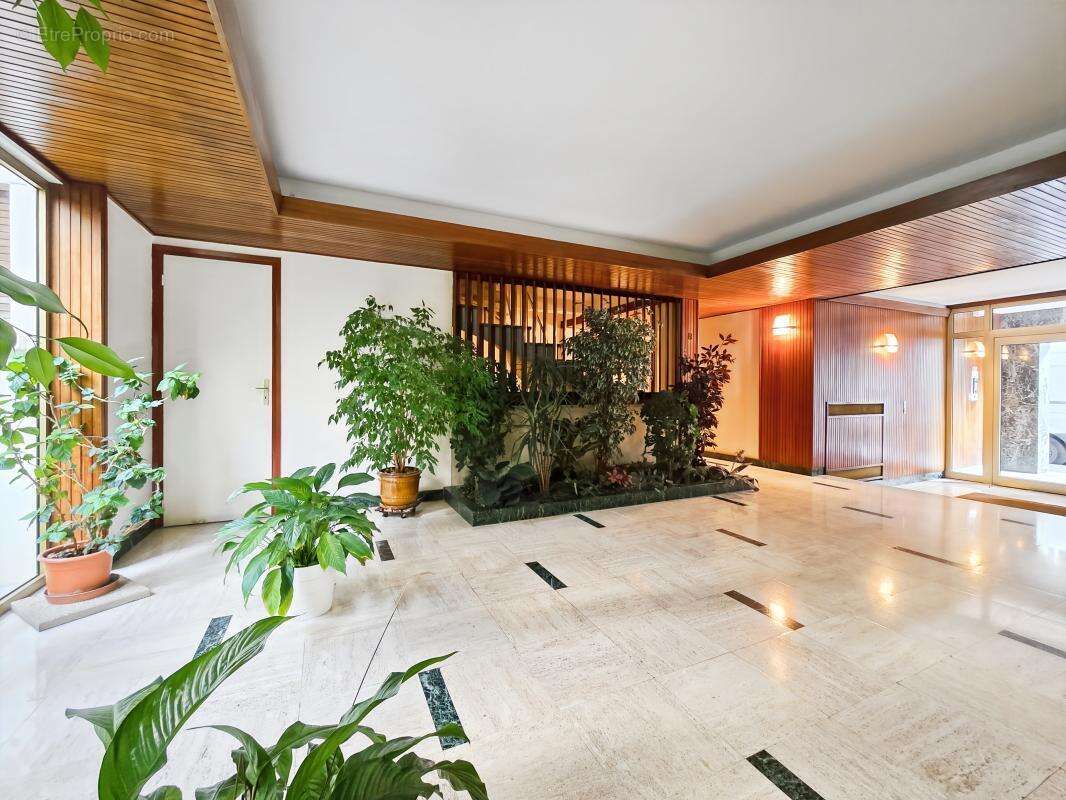 Appartement à NEUILLY-SUR-SEINE