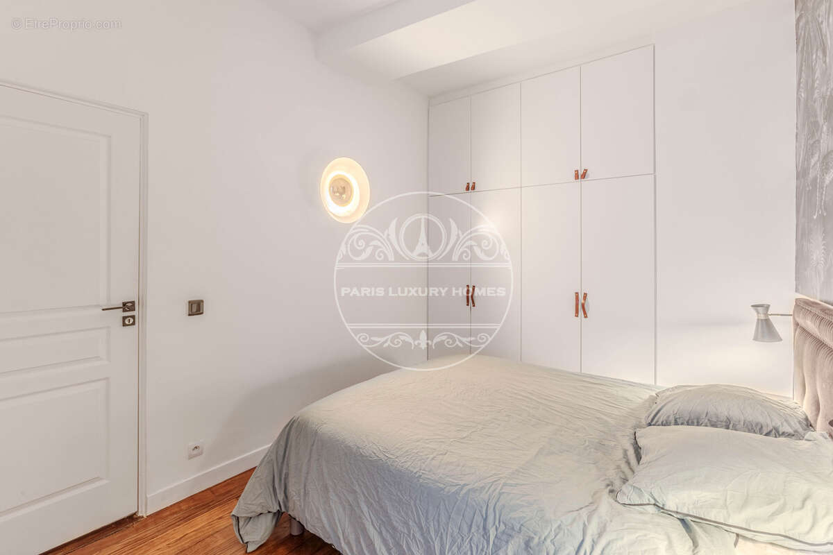 Appartement à PARIS-1E