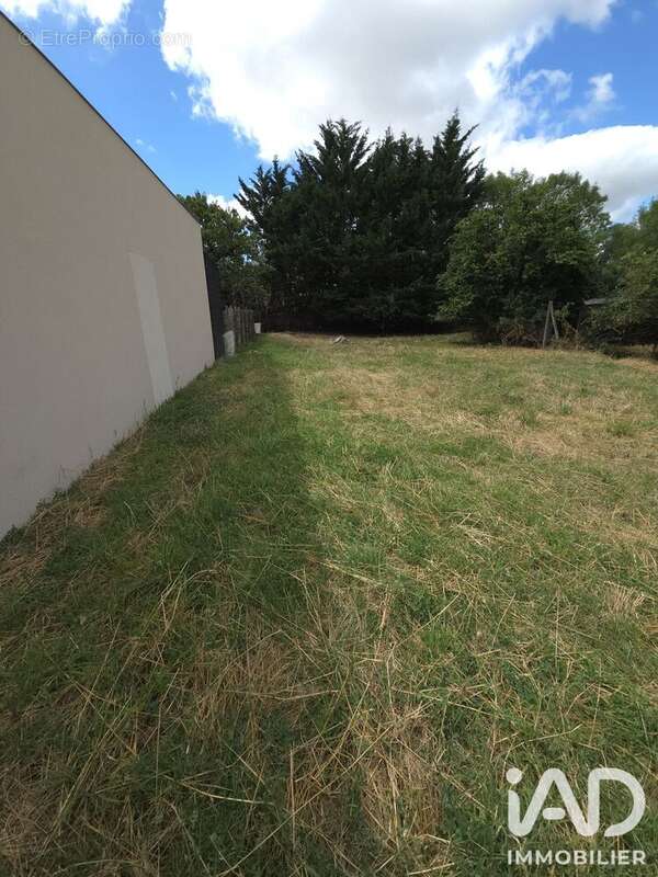 Terrain 737 m² à Saint-Prouant  - photo 6