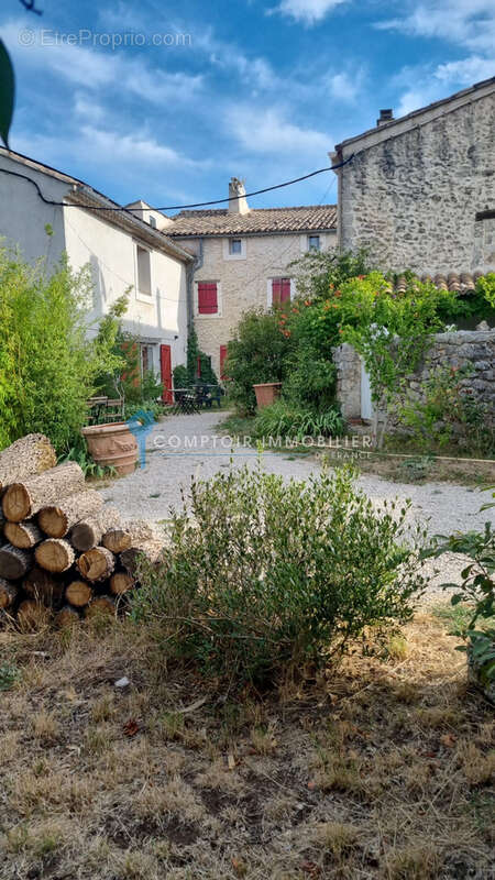 Sault : ferme de 500m2 habitables sur 35 000 m2 du terrain à acheter 1164000 € - photo 2