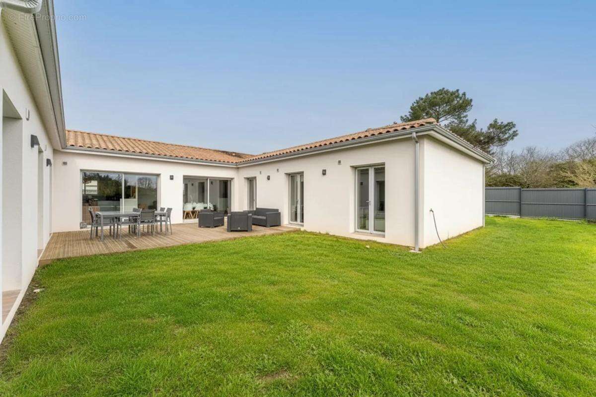 Maison à CAMBLANES-ET-MEYNAC
