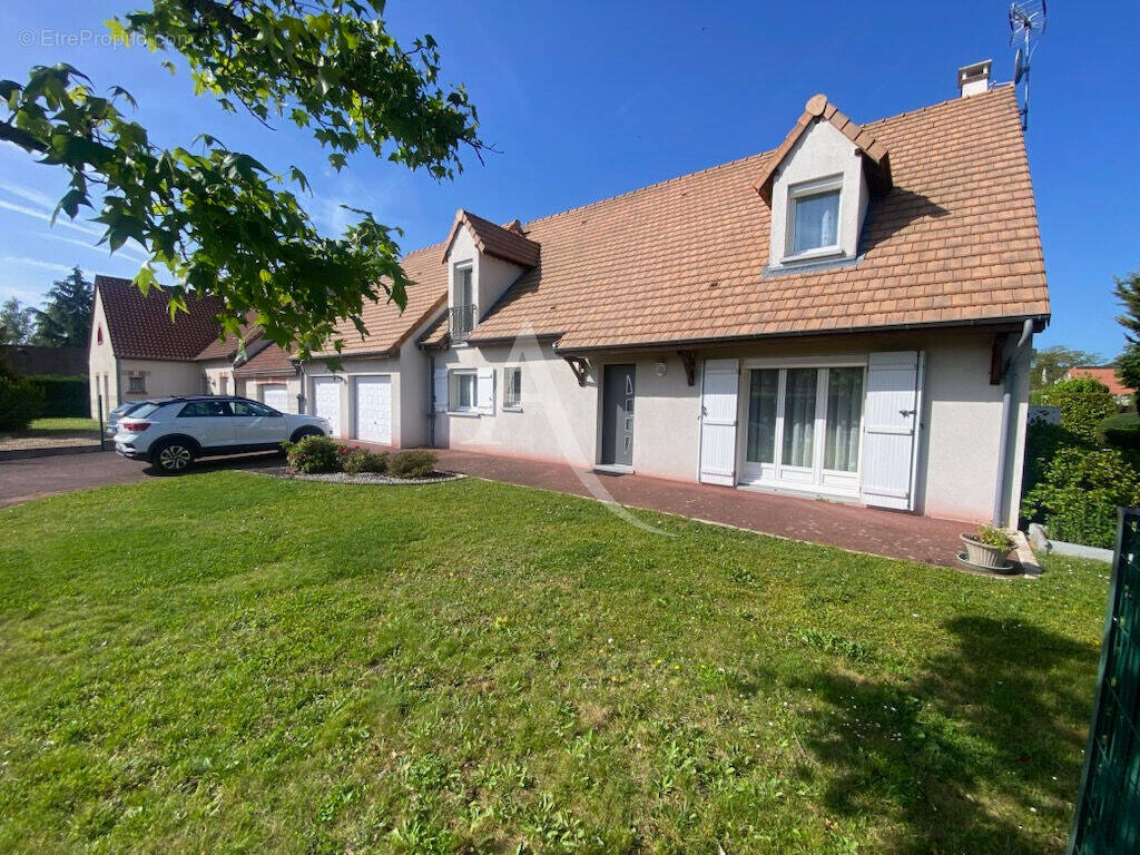 Maison à LA CHAPELLE-SAINT-MESMIN