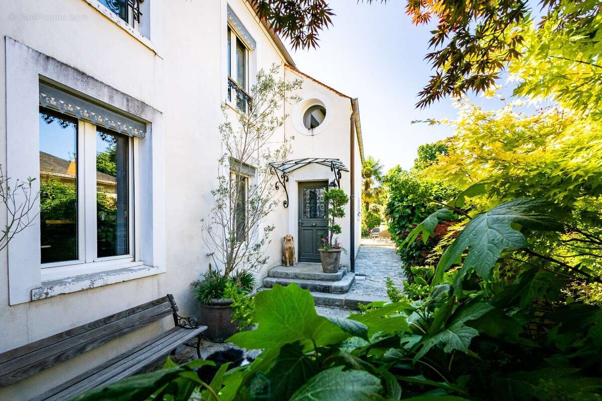 A coeur de Mennecy, voici une charmante maison de caractère (1860), entièrement rénovée. - photo 7