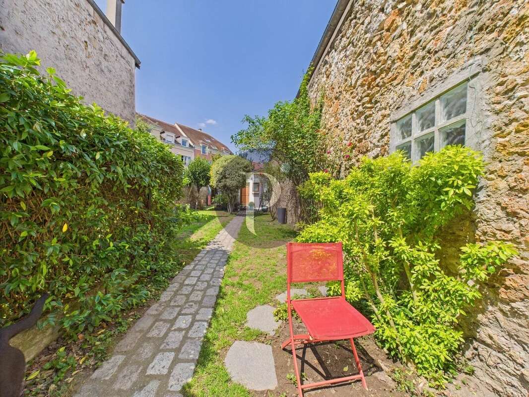 Maison à VERRIERES-LE-BUISSON