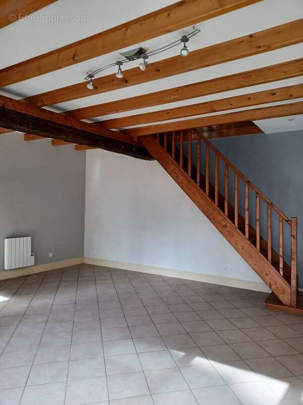 Appartement T4 vendu loué secteur François 1er - photo 2