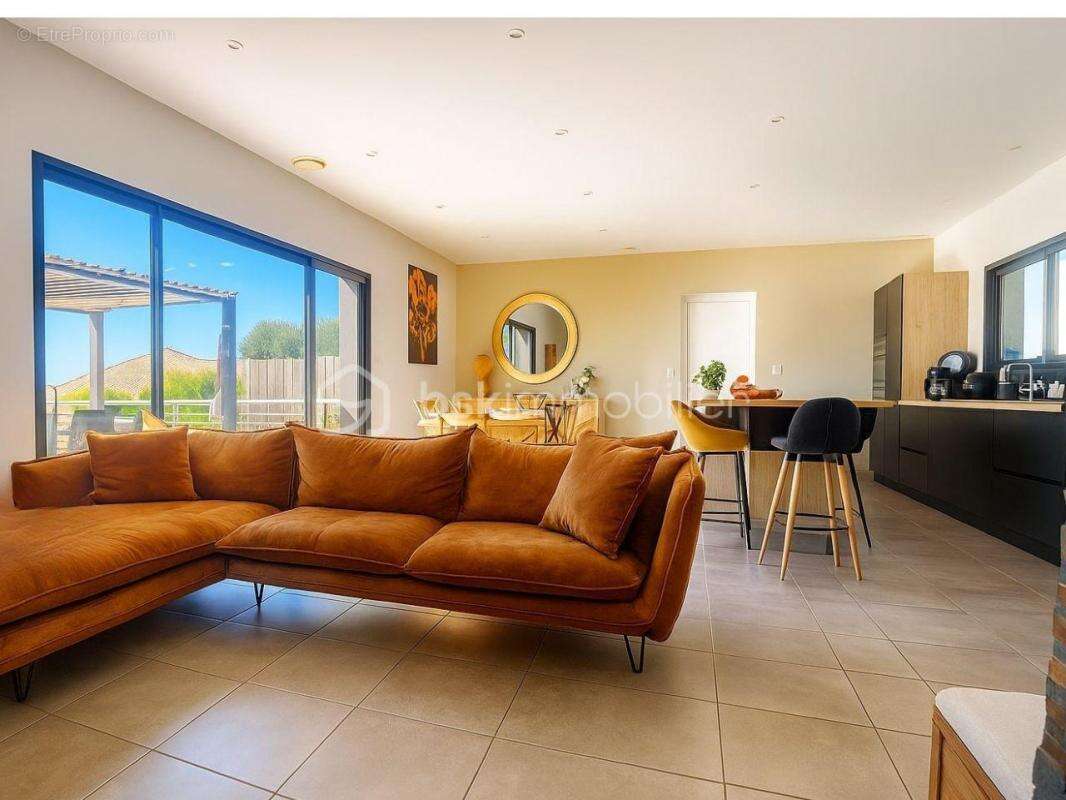 Maison à BELLEGARDE