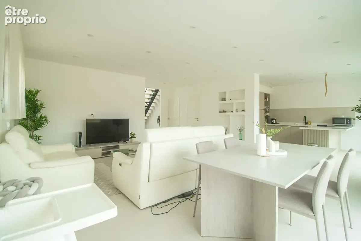 Maison contemporaine - 6 pièces - 145 m² - 4 chambres - Terrasse, Jardin et Garage - photo 2