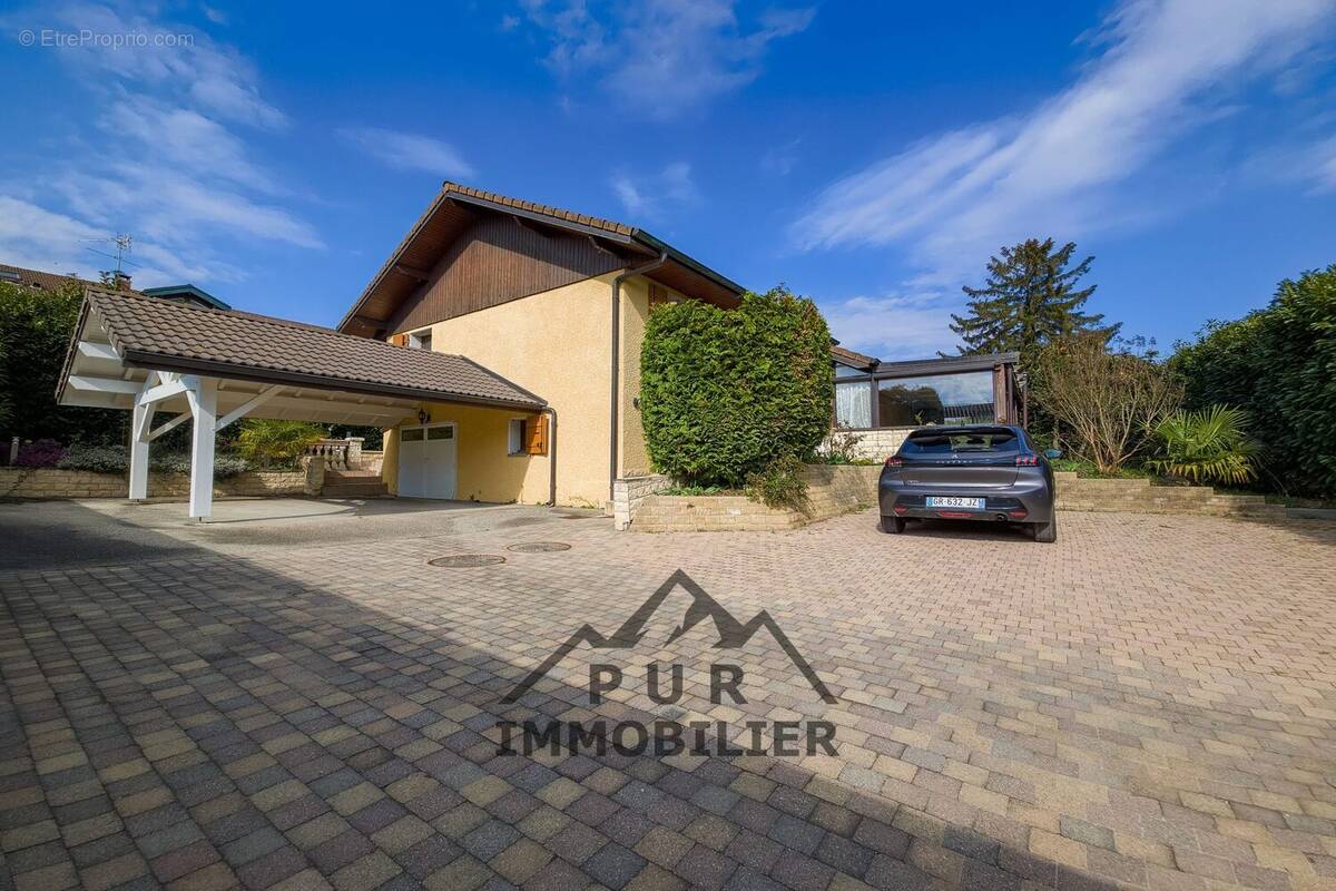 Entrée extérieure - Maison à MESSERY