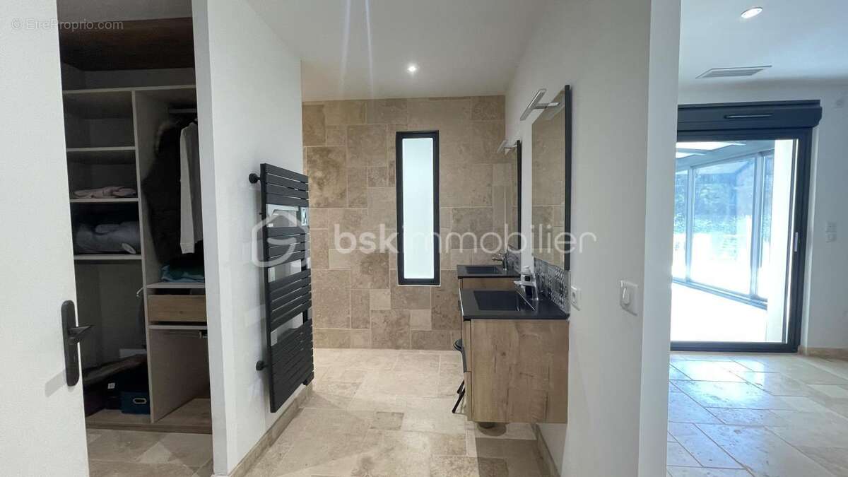 Pézenas — Élégante villa de plain-pied rénovée, 160 m², terrain 1 970 m² avec piscine chauffée - photo 12