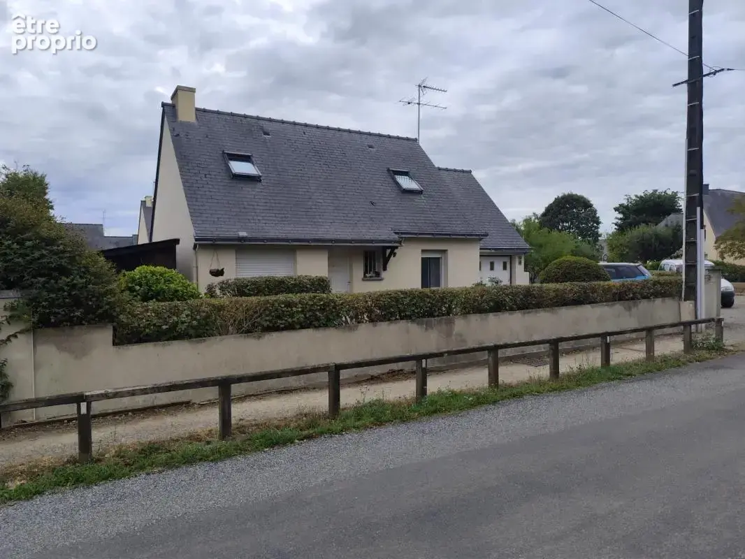 Maison à SAINT-JACUT-LES-PINS
