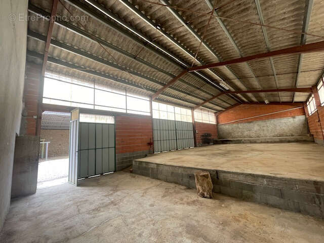 Maison et grandes bâtiments agricoles, terrain 5000m2, vue Pyrénées - photo 11