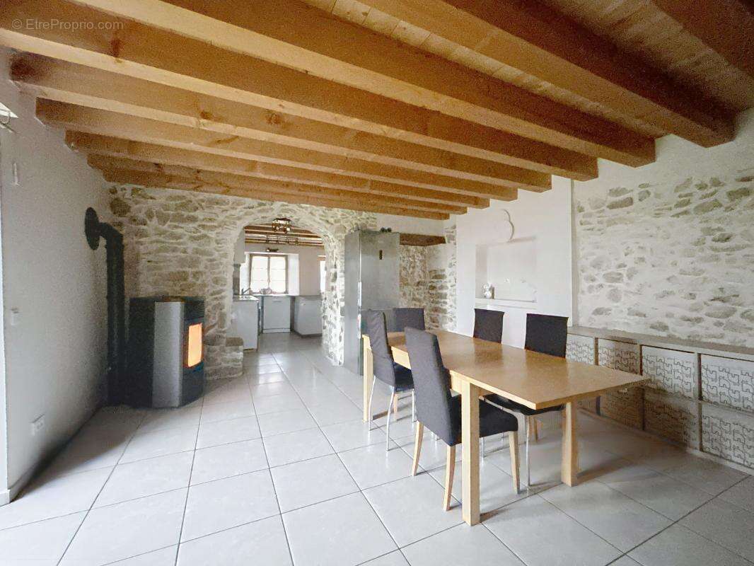Appartement à LA ROCHE-SUR-FORON