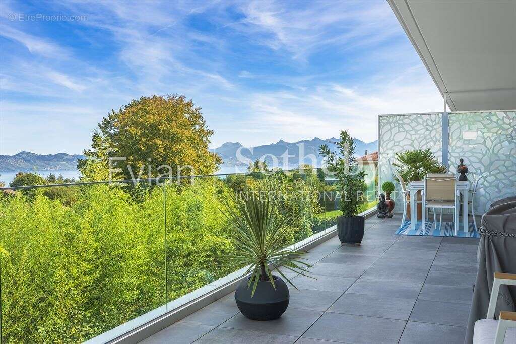 Evian les Bains, T4 dans une résidence très récente avec large balcon vue lac. - photo 4