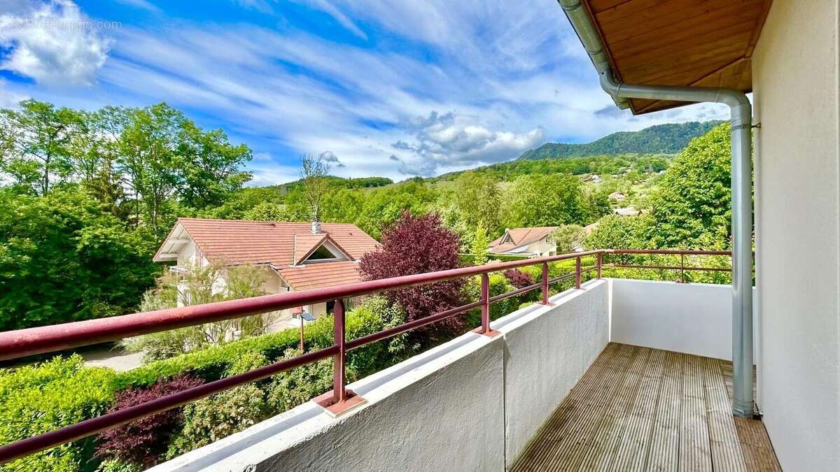 Appartement à BONNE