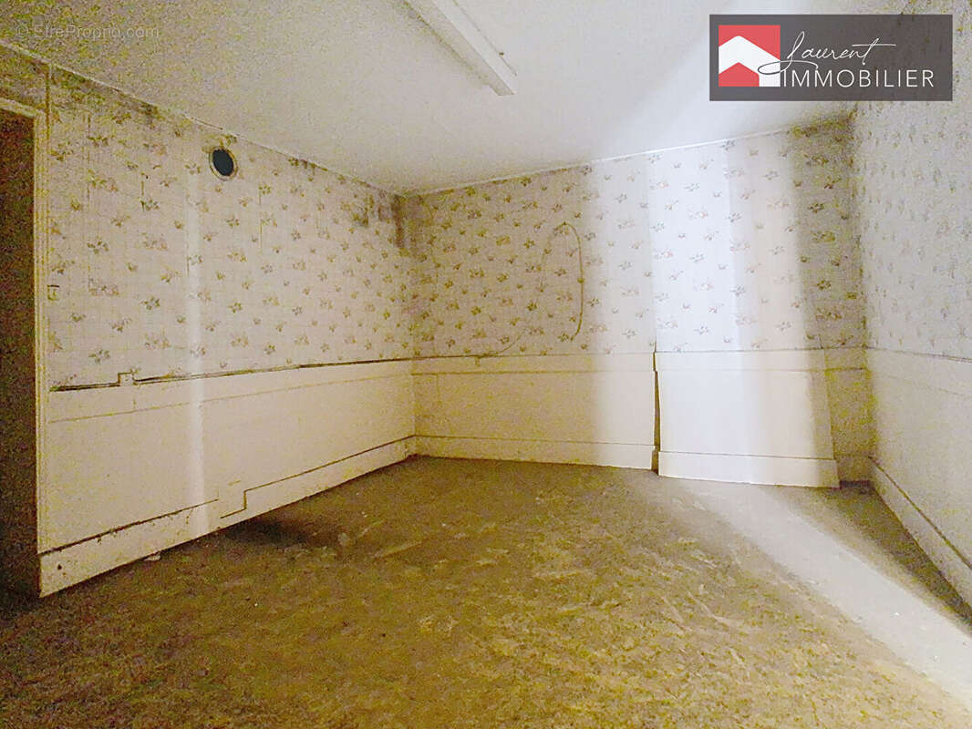 Cuisery - Maison de ville à rénover - Fort potentiel d'investissement ! - photo 6