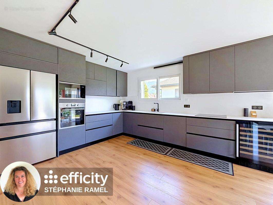 Maison 170 m² à Cluses  - photo 2